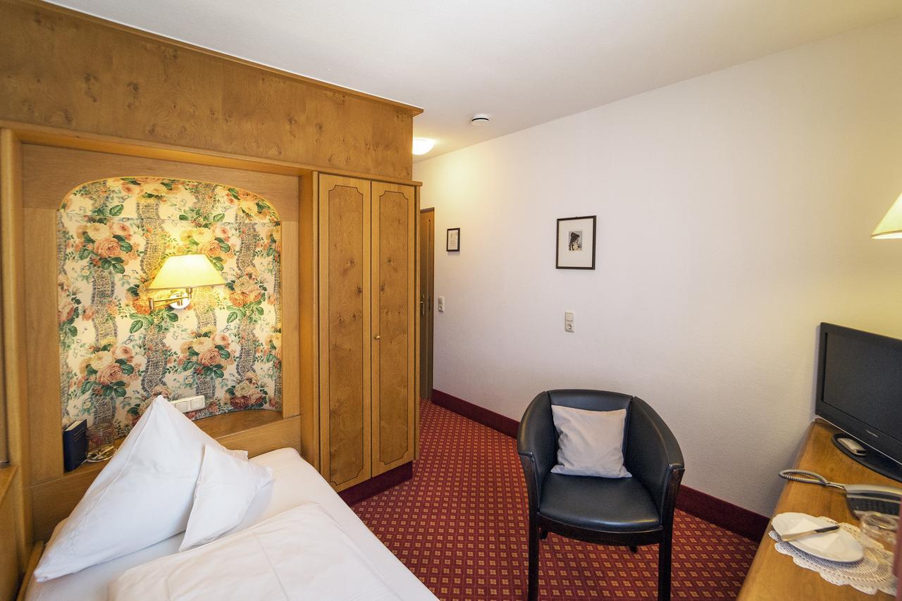 Hotel-gasthof Zum Weyssen Roessle 3*